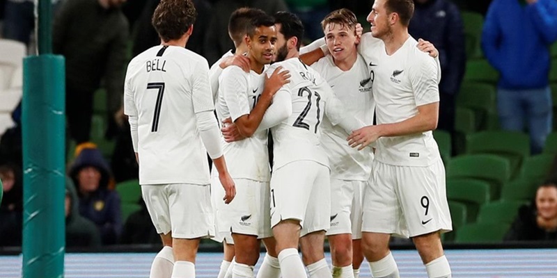 Tuyển quốc gia quốc gia New Zealand với biệt danh "All Whites"